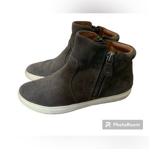Gentle souls Carter Shoes size 8.5 gray suede with zippers